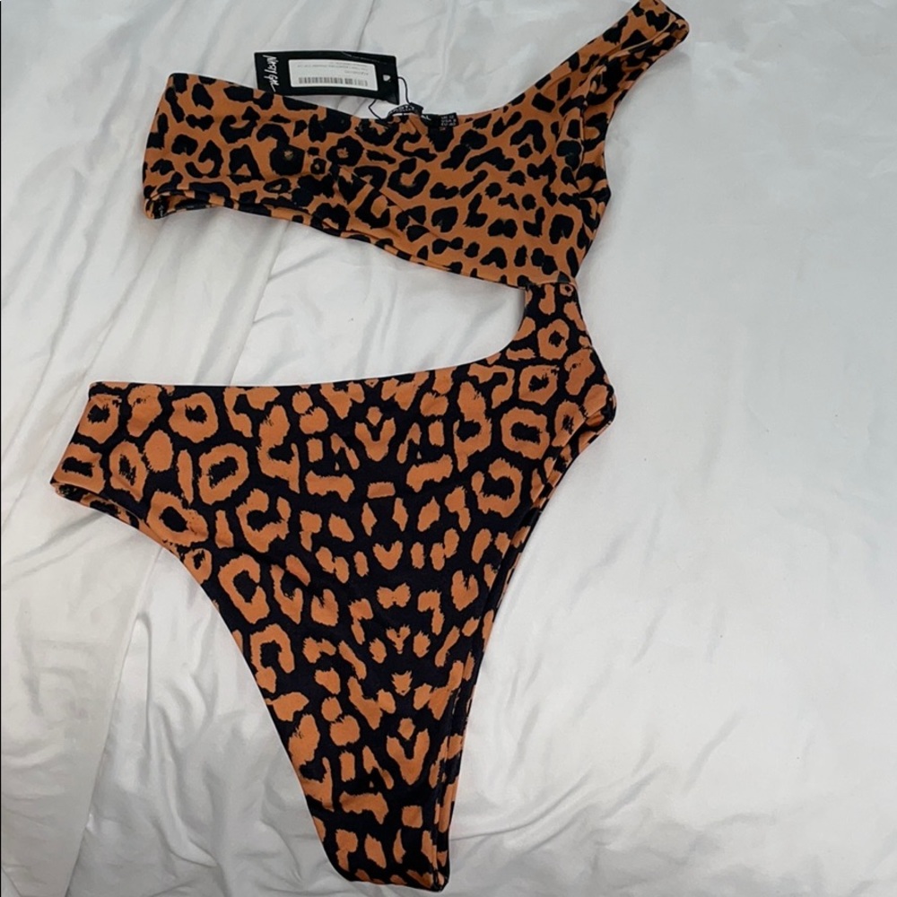 NEVER WORN Nasty Gal Leopard One Piece 8